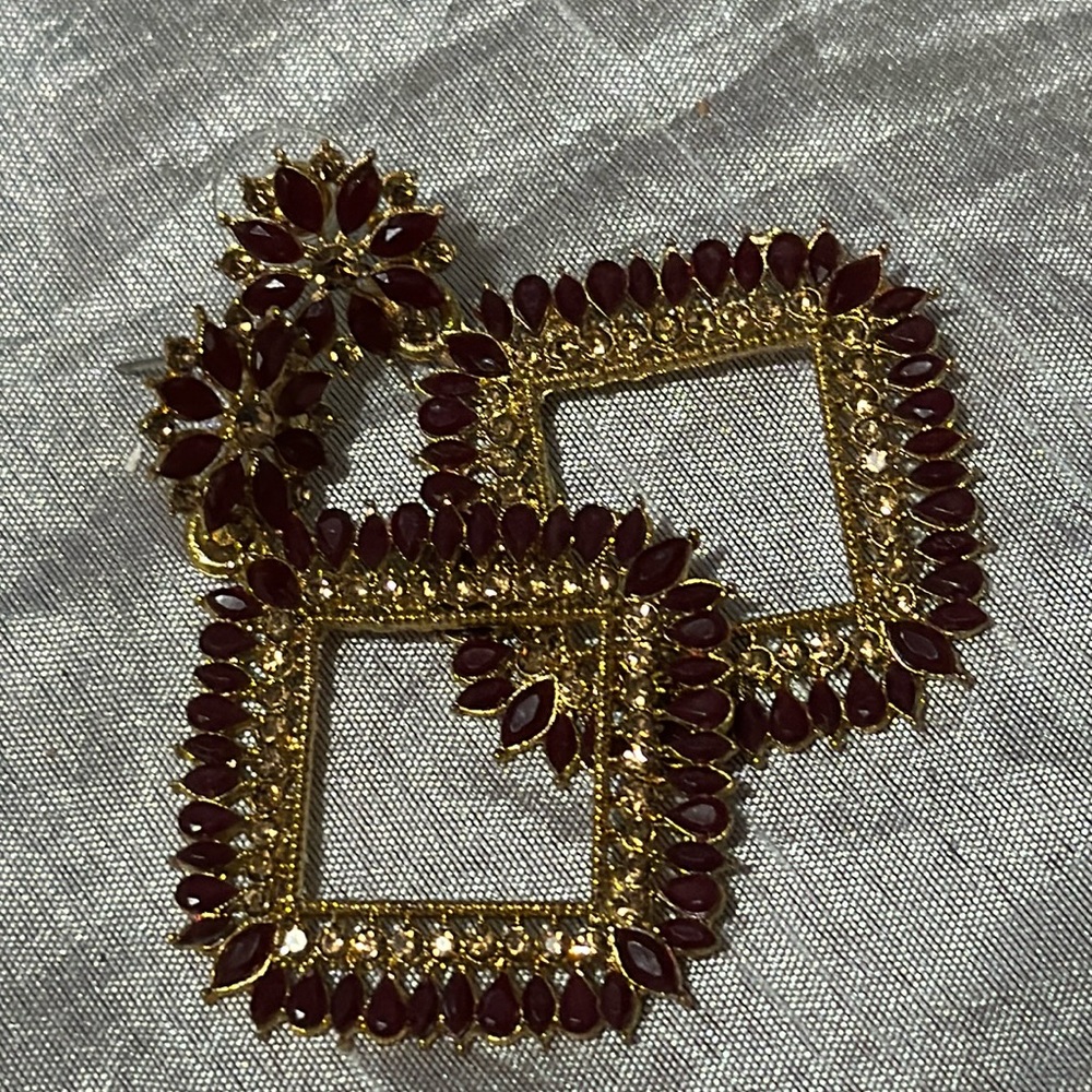 Beautiful staple earrings